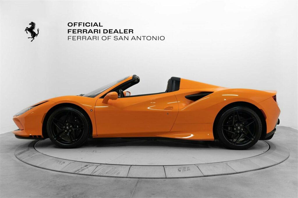 PHOTOS - Qui a commandé une Ferrari en orange Lamborghini ?